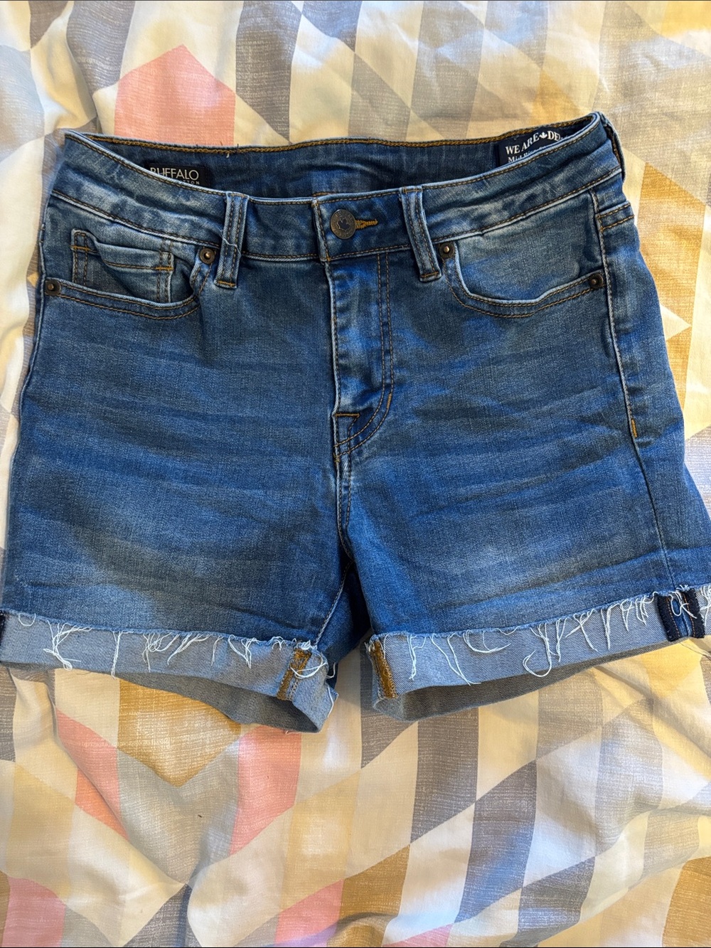 Buffalo David - We Are Demin- Mid rise short -Carla size 26